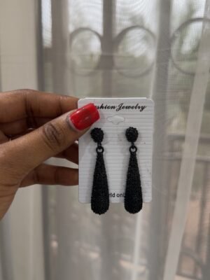 Boucle d’oreille goutte noire