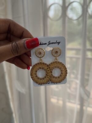 Boucle d’oreille dorée roue de strass