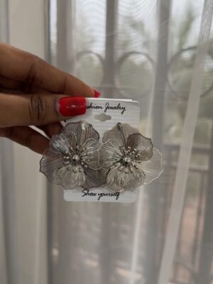 Boucle d’oreille hibiscus argenté fleur