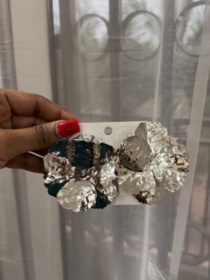 Boucle d’oreille pétale froissée argent