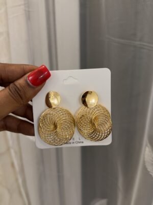 Boucle d’oreille dorée amorr