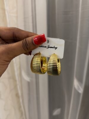 Boucles d’oreilles demi lune doree