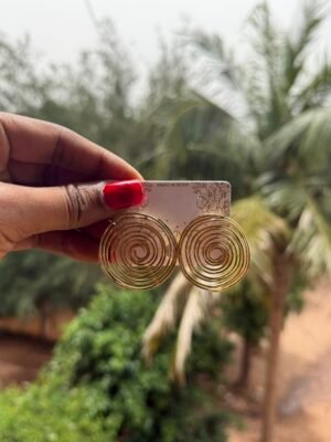 Boucle d’oreille dorée opale