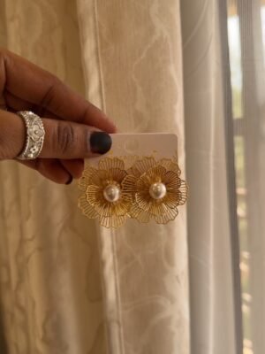 Boucle d’oreille fleur perle eventail