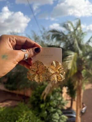 Boucle d’oreille mille fleurs dorée